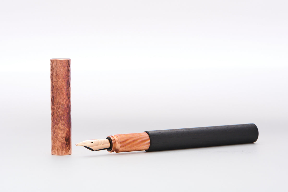 LONGCAP Füllfederhalter aus Ebenholz & Kupfer Hammerschlag, THE NINE 2026, handgefertigt