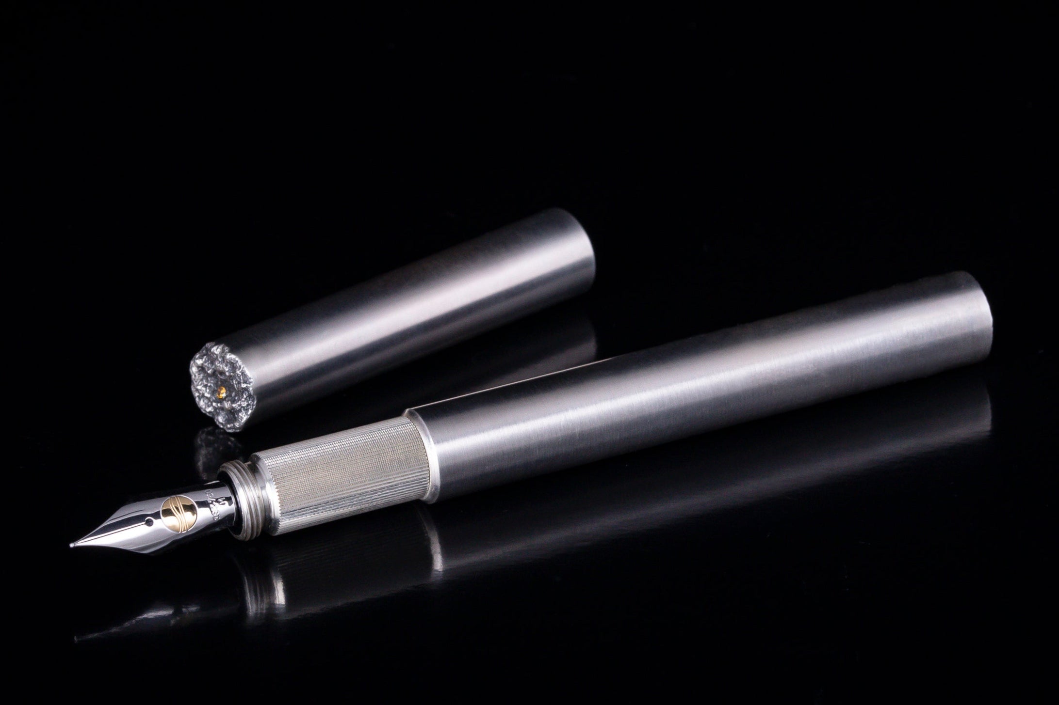 LONGCAP ARTISAN PEN by Alvaro-Luca Ellwart, Silber 935 im Sandguss, honiggelber Brilliant
