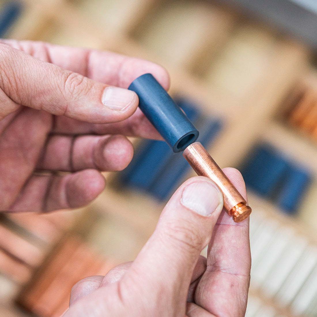 „THE ARTISAN PENMAKER“ DEFINITION DES BEGRIFFS "HANDWERKLICHER SCHREIBGERÄTEHERSTELLER“
