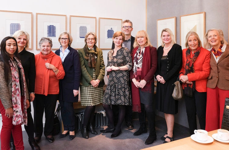 DER HAMBURG CONSULAR WOMEN'S CLUB SCHAUT HINTER DIE KULISSEN DER SCHREIBGERÄTE-WERKSTATT-ELBWOOD - The Hanseatic Penmaker