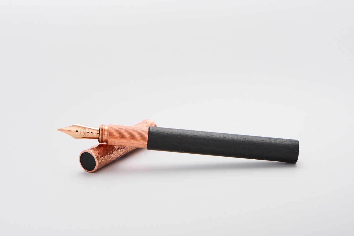 LONGCAP Füllfederhalter aus Ebenholz & Kupfer Hammerschlag, THE NINE 2026, handgefertigt