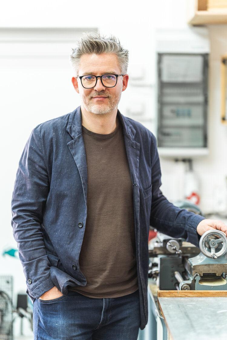 ELBWOOD - Künstler Frank Pressentin in seiner Atelier-Werkstatt für Luxus-Schreibgeräte
