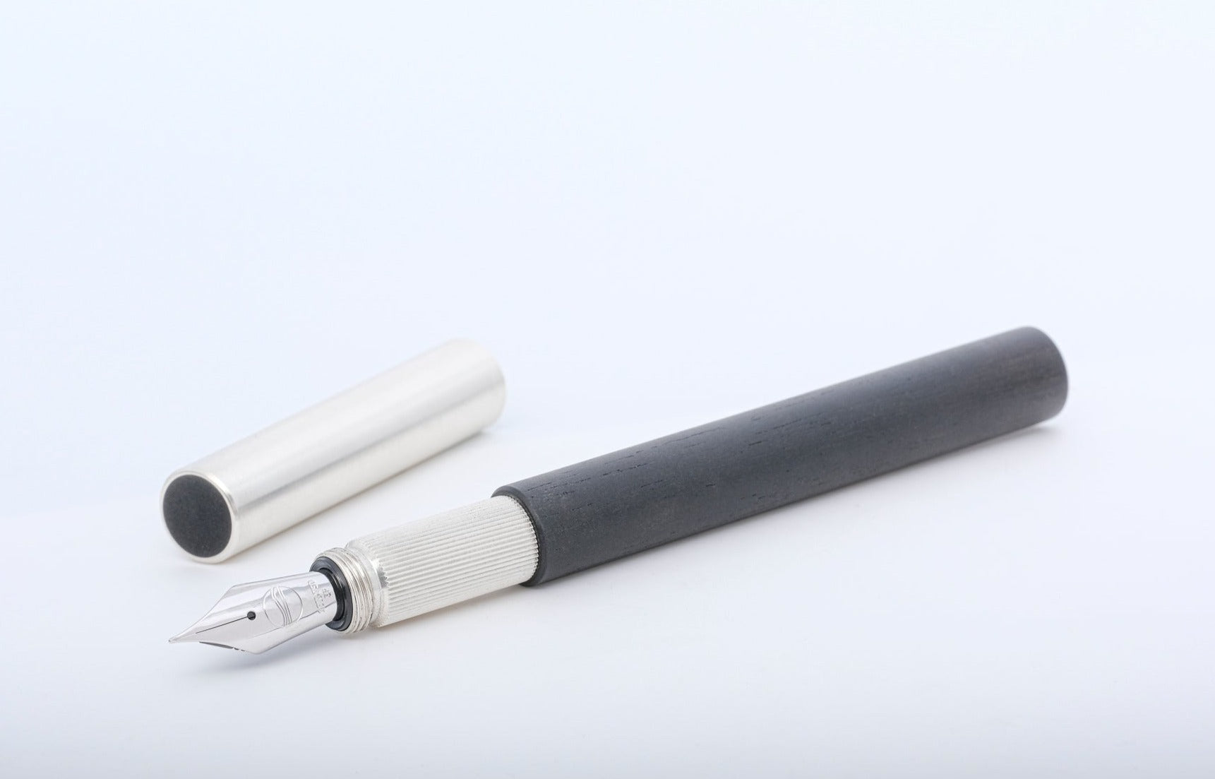 <tc>LONGCAP Ebony & Silver Fountain Pen, Special Edition, Handcrafted</tc>