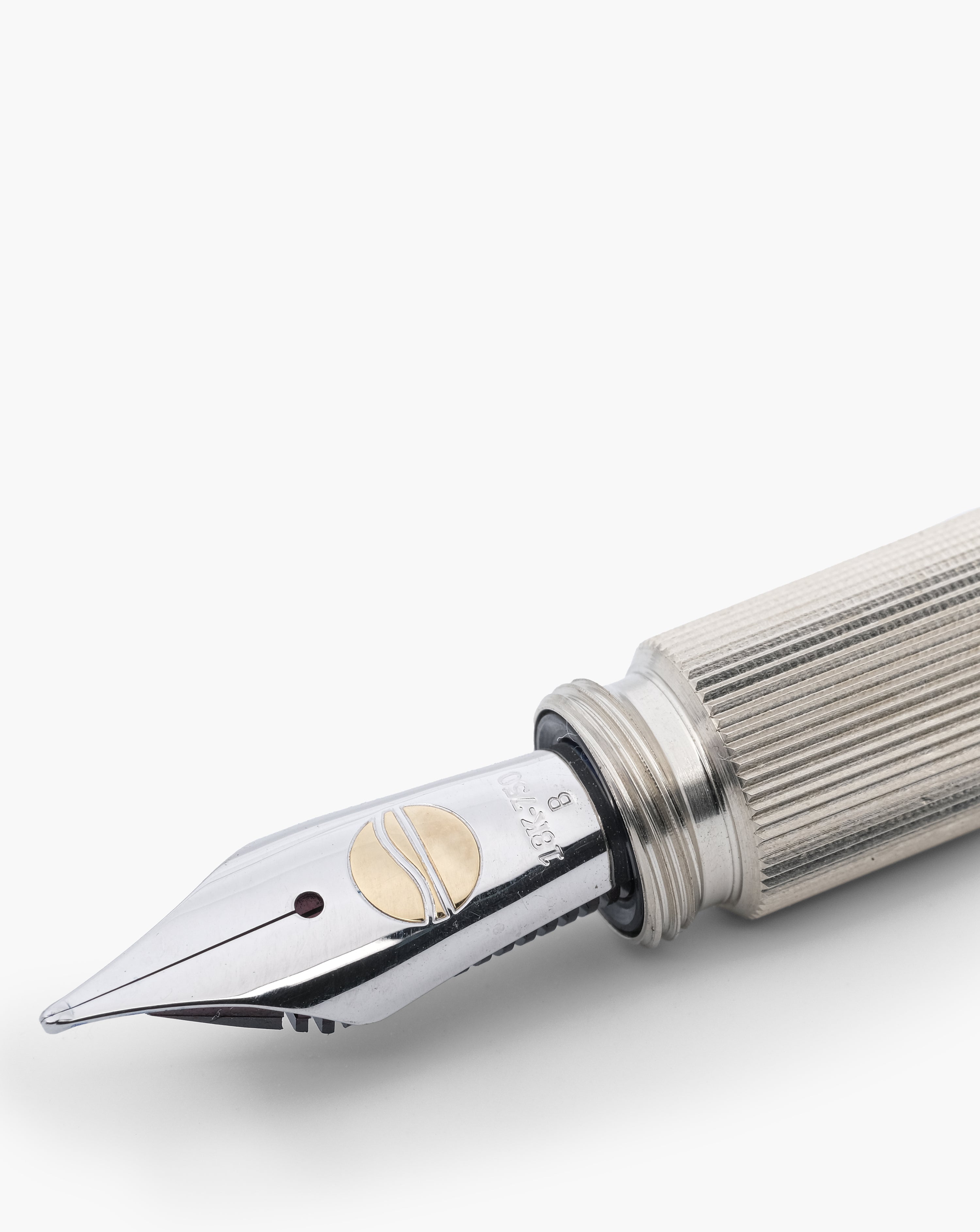 SHORTCAP, fountain pen made of brushed nickel silver with oak inlet, handmade