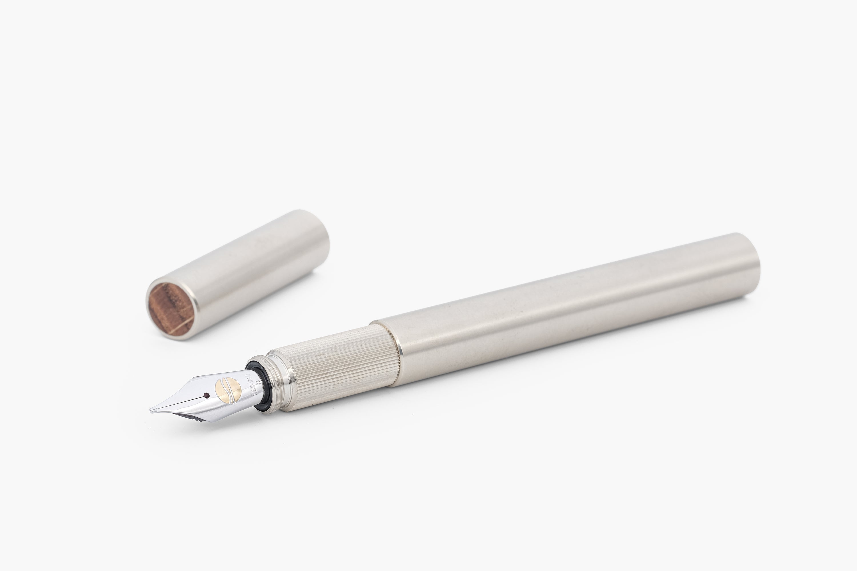 SHORTCAP, fountain pen made of brushed nickel silver with oak inlet, handmade