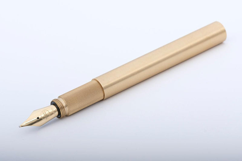 LONGCAP, brushed brass fountain pen with oak inlet, handmade – ELBWOOD -  The Hanseatic Penmaker