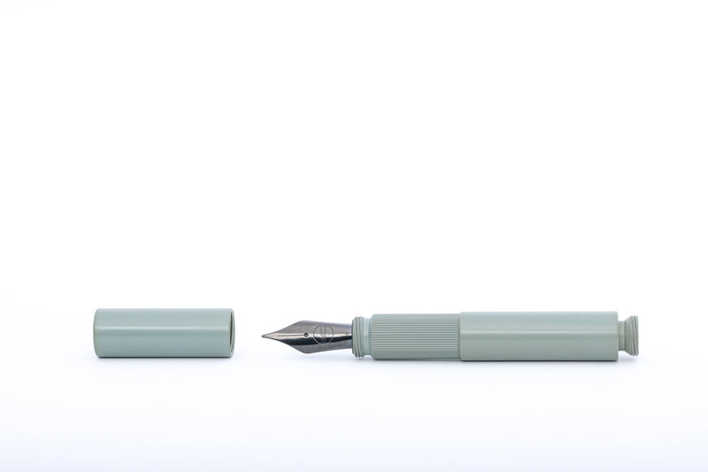 <tc>POCKETMASTER MONO, design pocket fountain pen made of pure ebonite "reed green", handmade</tc>